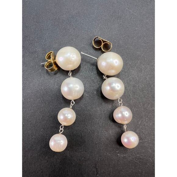 Graduated dangling pearl earrings in sterling silver - Picture 5 of 11